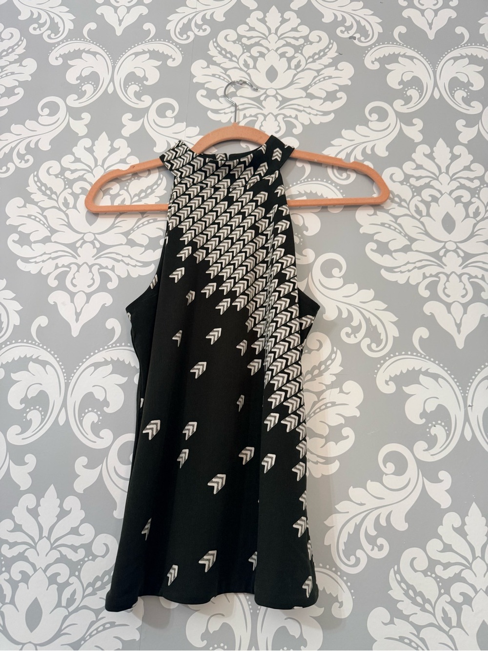 💫4/$25 • White House Black Market Sleeveless Halter Neckline Top
